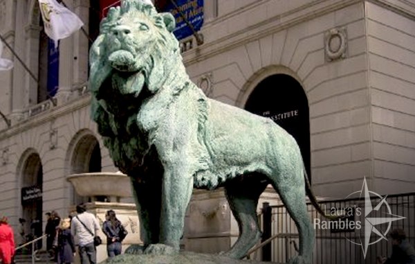 Lion statue outside the Art Institute of Chicago